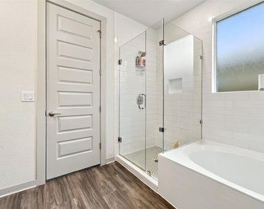 2405 Gabriels Horn Rd - Photo Thumbnail 16