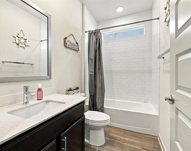 2405 Gabriels Horn Rd - Photo Thumbnail 21