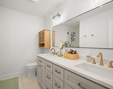 8200 Dunn St - Photo Thumbnail 3