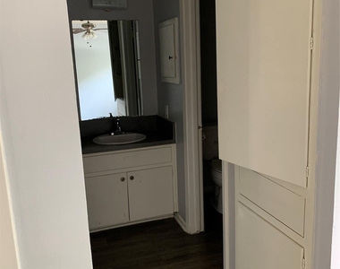 820 Houston St - Photo Thumbnail 1
