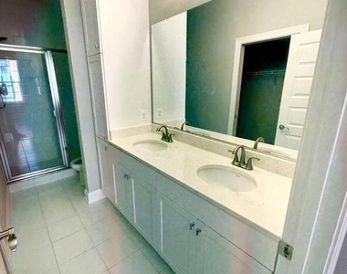 43 E Gordon Street - Photo Thumbnail 9