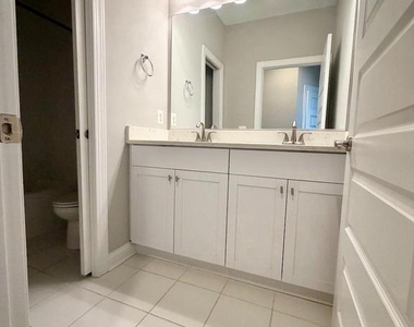 43 E Gordon Street - Photo Thumbnail 12