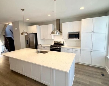 43 E Gordon Street - Photo Thumbnail 1