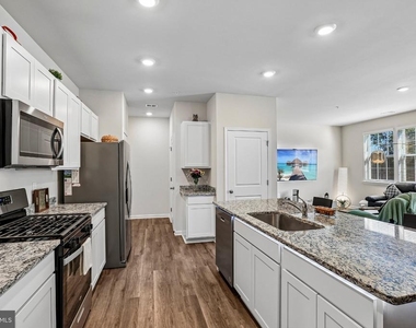 671 Beadlilly Way - Photo Thumbnail 12