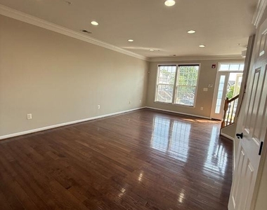 6510 Daytona Court - Photo Thumbnail 5