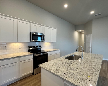 131 Schrader Dr - Photo Thumbnail 4