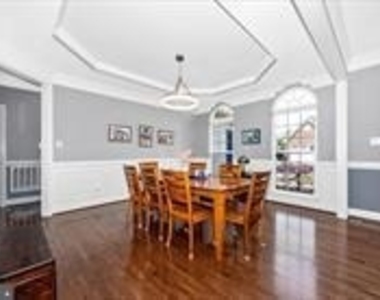 6819 Rehnquist Court - Photo Thumbnail 9