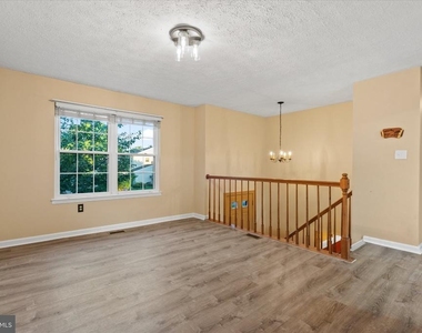 841 Briar Court - Photo Thumbnail 5