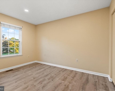 841 Briar Court - Photo Thumbnail 11