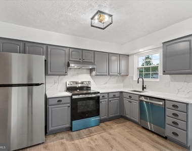 841 Briar Court - Photo Thumbnail 9