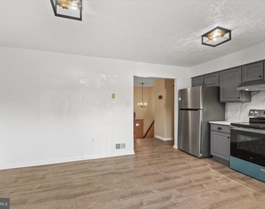 841 Briar Court - Photo Thumbnail 8
