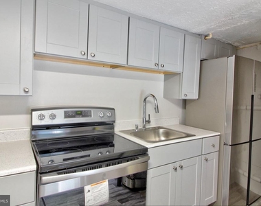 100 E 5th Street - Photo Thumbnail 3