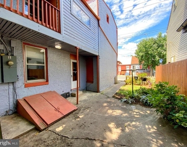 100 E 5th Street - Photo Thumbnail 1