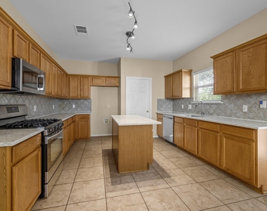 1142 Stone Forest Trl - Photo Thumbnail 10