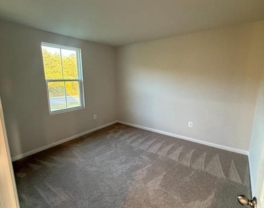 110 Mariners Way - Photo Thumbnail 17