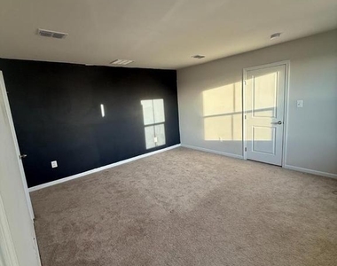 110 Mariners Way - Photo Thumbnail 10
