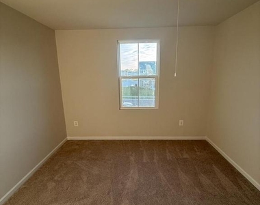 110 Mariners Way - Photo Thumbnail 15