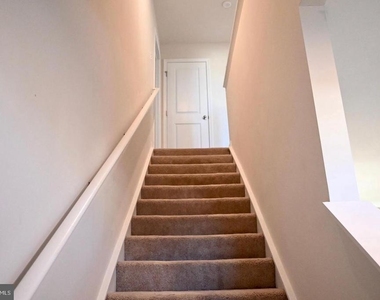 110 Mariners Way - Photo Thumbnail 8