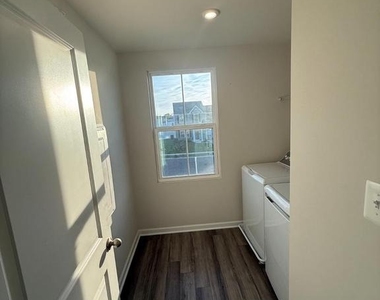 110 Mariners Way - Photo Thumbnail 19
