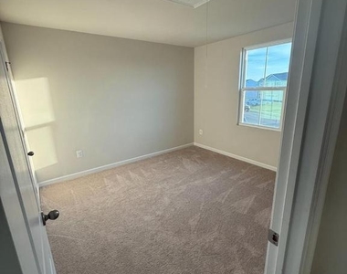 110 Mariners Way - Photo Thumbnail 16