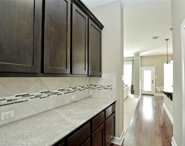 104 Azimuth Dr - Photo Thumbnail 14