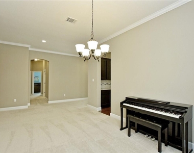 104 Azimuth Dr - Photo Thumbnail 5