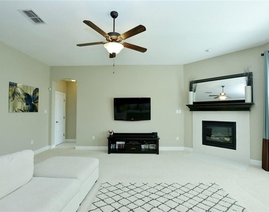 104 Azimuth Dr - Photo Thumbnail 8