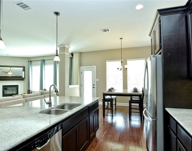 104 Azimuth Dr - Photo Thumbnail 11
