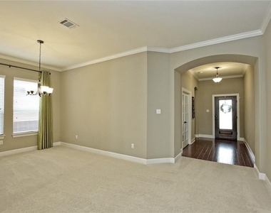 104 Azimuth Dr - Photo Thumbnail 4