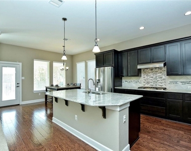 104 Azimuth Dr - Photo Thumbnail 10