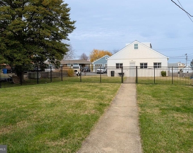 7609 Iroquois Avenue - Photo Thumbnail 4