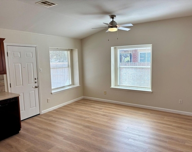 3119 Corrigan Ln - Photo Thumbnail 7