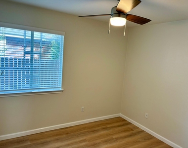3119 Corrigan Ln - Photo Thumbnail 23