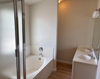 3119 Corrigan Ln - Photo Thumbnail 16