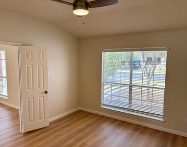 3119 Corrigan Ln - Photo Thumbnail 12