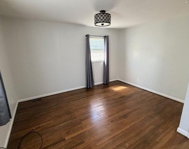 9811 Southall Road - Photo Thumbnail 9