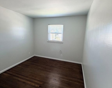 9811 Southall Road - Photo Thumbnail 8
