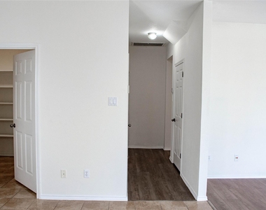 14213 Willow Tank Dr - Photo Thumbnail 2