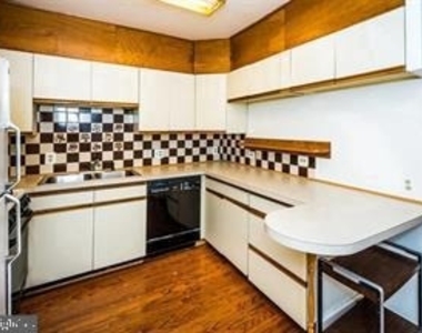 827 S Bond Street - Photo Thumbnail 5