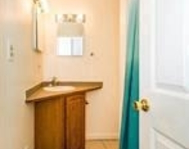 827 S Bond Street - Photo Thumbnail 10