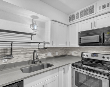 1840 Burton Dr - Photo Thumbnail 4