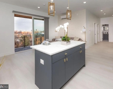 520 S Caroline Street - Photo Thumbnail 4