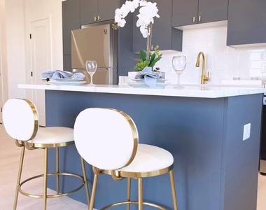 520 S Caroline Street - Photo Thumbnail 2
