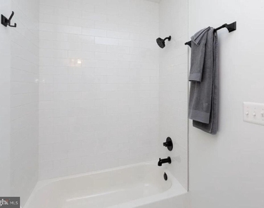 520 S Caroline Street - Photo Thumbnail 9