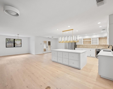302 Westlake Dr - Photo Thumbnail 6