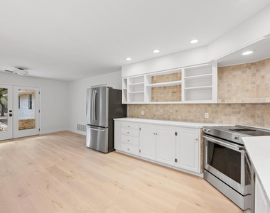 302 Westlake Dr - Photo Thumbnail 16