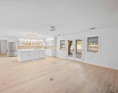 302 Westlake Dr - Photo Thumbnail 10