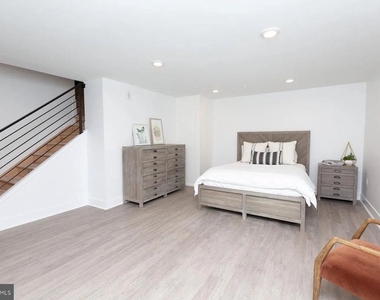 1742 Fleet Street - Photo Thumbnail 10
