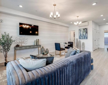 601 S Broadway - Photo Thumbnail 9