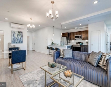 601 S Broadway - Photo Thumbnail 5